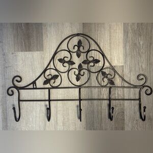 Ornamental Black Metal Wall Hook Rack with Leaf Motif